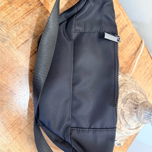 ALO Yoga Black Belt Bag. New without Tags. - Picture 2 of 3